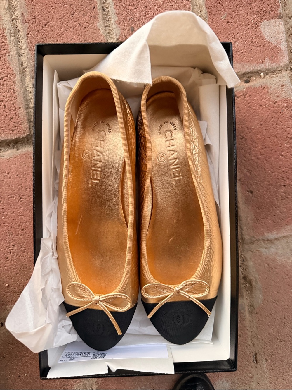 CHANEL Two-Tone Leather Cap-Toe Ballet Flats - Gold and Black